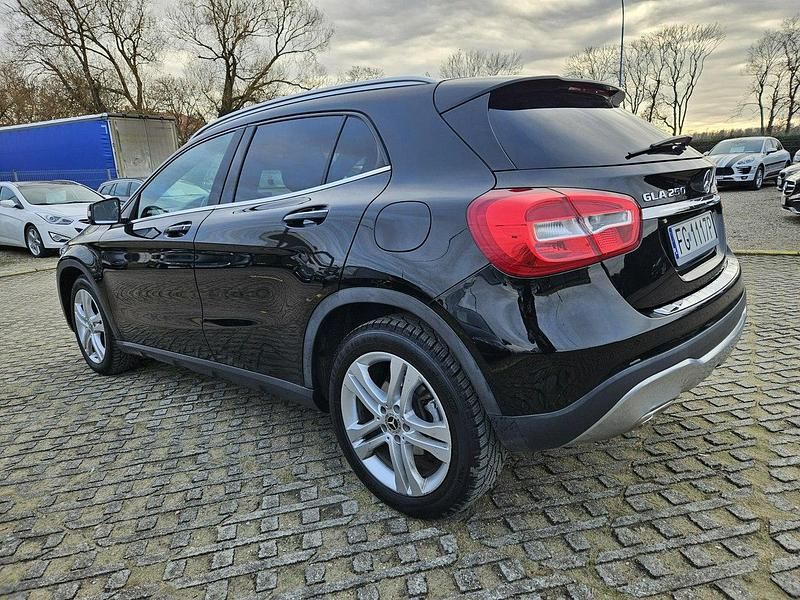 Używany Mercedes GLA250 211 KM (155 kW) 2018 Czarny SUV