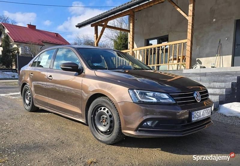 Używany VW Jetta 2015 Beżowy Sedan/Limuzyna