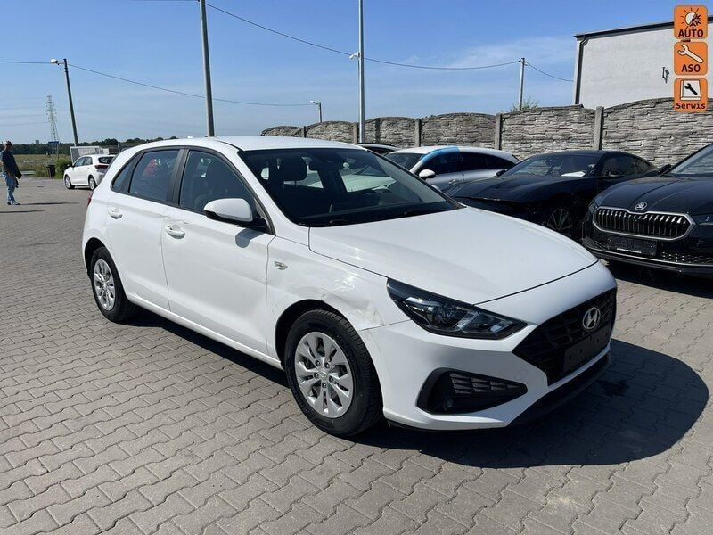 Biały (metalik) Używany 2021 Hyundai i30 Hatchback | 33 900 zł - Obraz 1/4