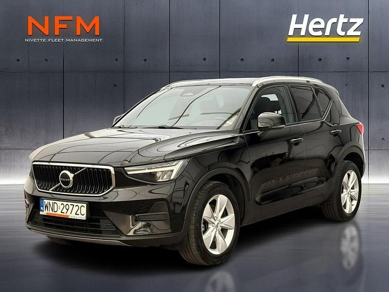 Czarny Używany 2022 Volvo XC40 Core SUV | 109 900 zł - Obraz 1/3
