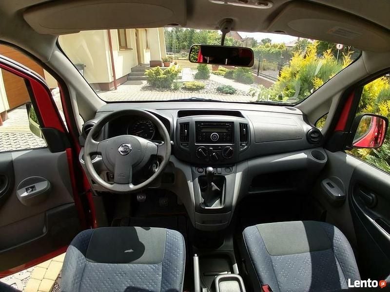 Używany Nissan NV200 2012 Czerwony Minivan