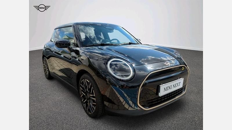 Midnight black ii Używany 2024 Mini Cooper SE Hatchback | 142 300 zł (Uczciwa cena) - Obraz 1/4