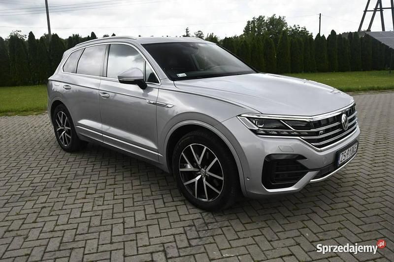 Szary (metalik) Używany 2018 VW Touareg R-line SUV | 135 900 zł (Uczciwa cena) - Obraz 1/4