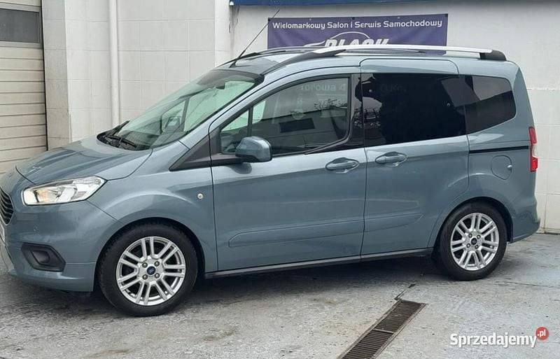 Używany Ford Tourneo Courier 100 KM (73 kW) 2021 Niebieski Minivan