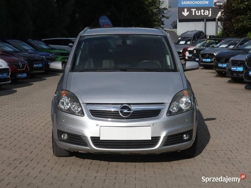 Srebrny Używany 2008 Opel Zafira Minivan | 10 499 zł (Uczciwa cena) - Obraz 1/4