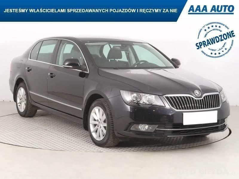 Czarny Używany 2014 Skoda Superb | 49 999 zł (Super Cena) - Obraz 1/4