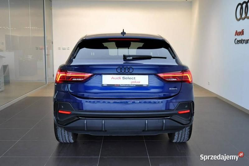 Używany Audi Q3 Sportback S-Line 245 KM (180 kW) 2024 Niebieski ciemny (metalik) SUV
