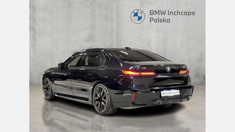 Używany BMW i7 Comfort Edition 400 kW (544 KM) 2024 Czarny carbon m metalizowany Sedan/Limuzyna