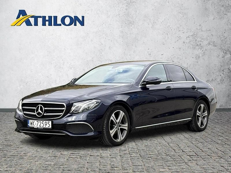 Niebieski ciemny (metalik) Używany 2019 Mercedes E200 Sedan/Limuzyna | 108 000 zł - Obraz 1/4