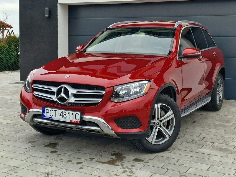 Używany Mercedes GLC300 245 KM (180 kW) 2019 Czerwony SUV