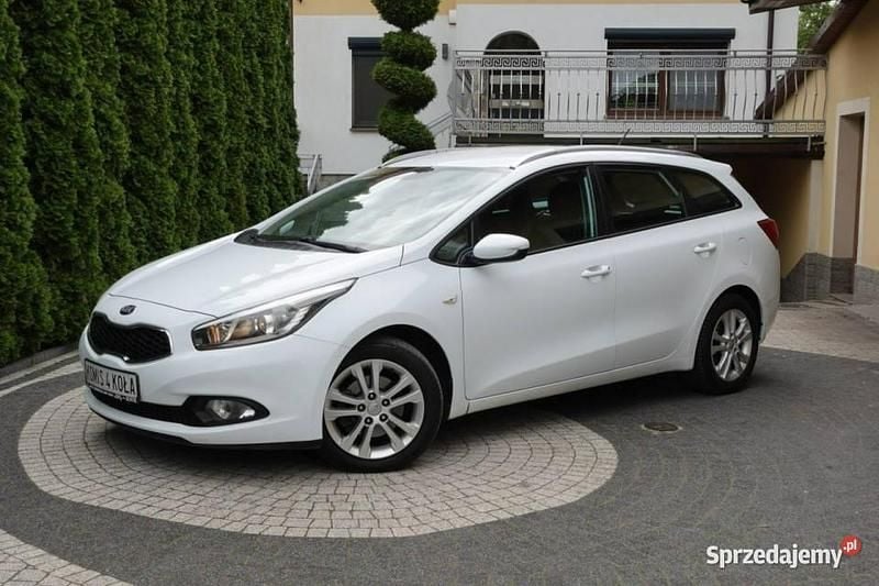 Biały Używany 2013 Kia Ceed 2 Kombi | 29 900 zł (Uczciwa cena) - Obraz 1/4