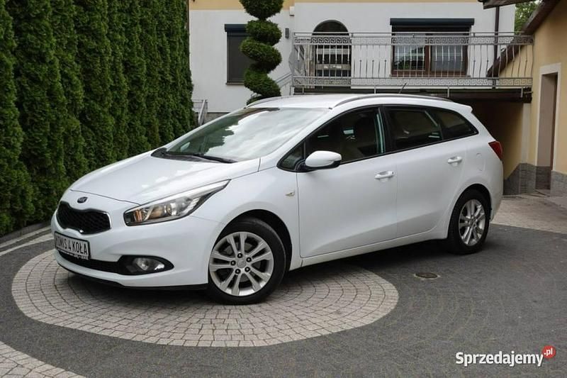 Biały Używany 2013 Kia Ceed Kombi | 29 900 zł (Uczciwa cena) - Obraz 1/4