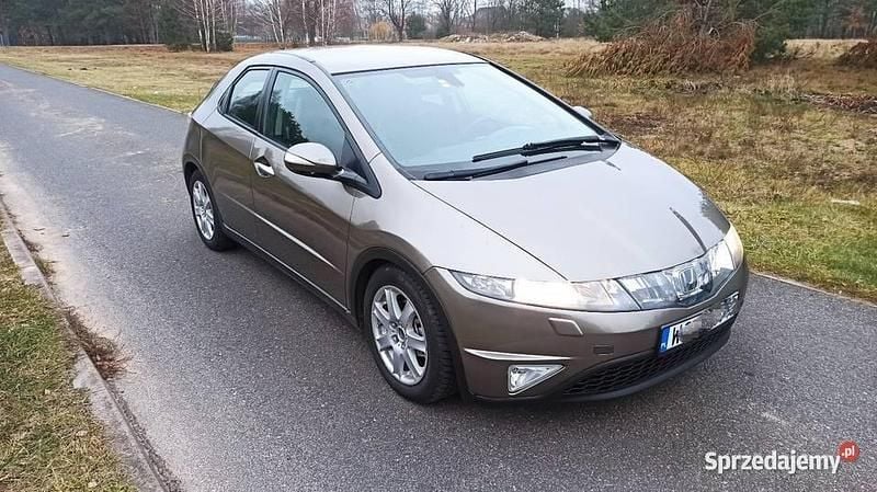 Używany Honda Civic 140 KM (102 kW) 2007 Srebrny Sedan/Limuzyna