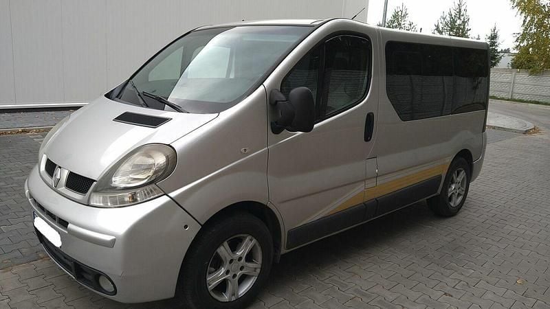 Srebrny Używany 2005 Renault Trafic Van | 22 900 zł (Uczciwa cena) - Obraz 1/4