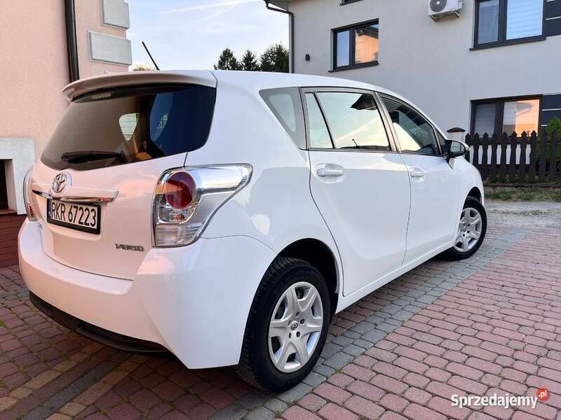 Biały Używany 2013 Toyota Verso Minivan | 37 900 zł (Uczciwa cena) - Obraz 1/4
