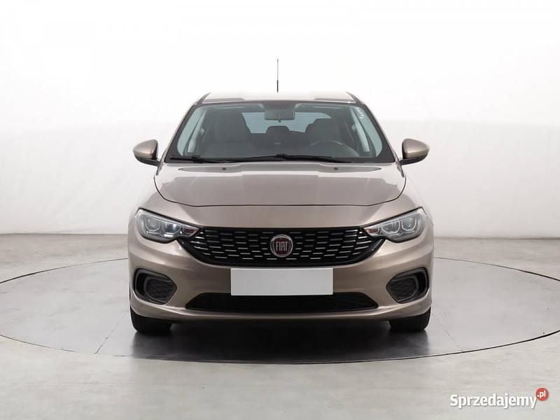 Beżowy Używany 2017 Fiat Tipo Hatchback | 38 999 zł (Uczciwa cena) - Obraz 1/4