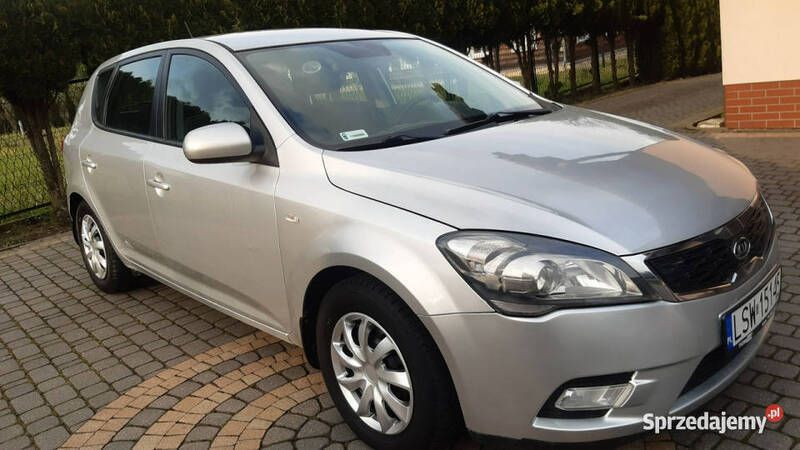 Srebrny Używany 2011 Kia Ceed 2 Hatchback | 9900 zł - Obraz 1/4