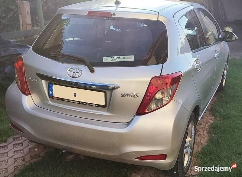 Używany Toyota Yaris 2013 Srebrny Hatchback