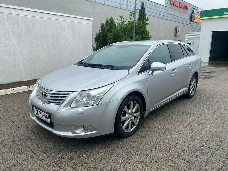 Srebrny Używany 2010 Toyota Avensis Kombi | 17 999 zł (Uczciwa cena) - Obraz 1/4