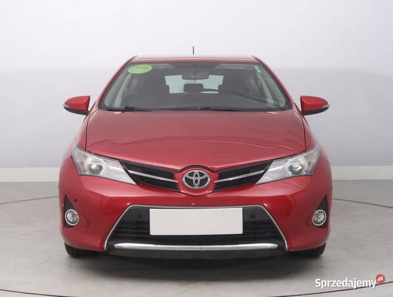 Czerwony Używany 2013 Toyota Auris Hatchback | 35 999 zł (Uczciwa cena) - Obraz 1/4