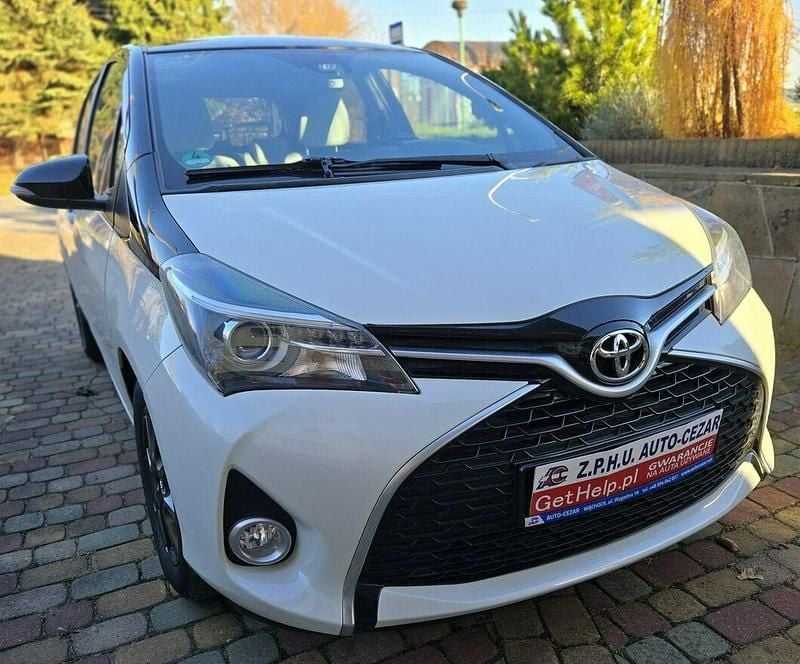 Biały Używany 2016 Toyota Yaris Premium Hatchback | 41 900 zł (Uczciwa cena) - Obraz 1/4