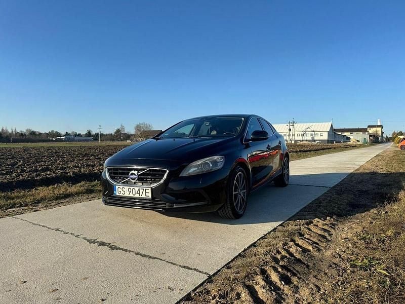 Używany Volvo V40 150 KM (110 kW) 2012 Czarny Hatchback