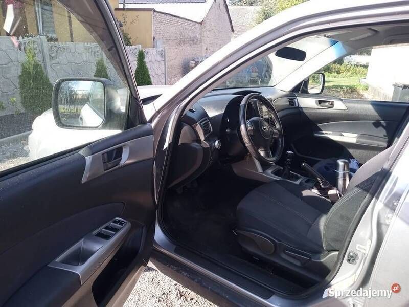 Używany Subaru Forester 2010 Srebrny SUV