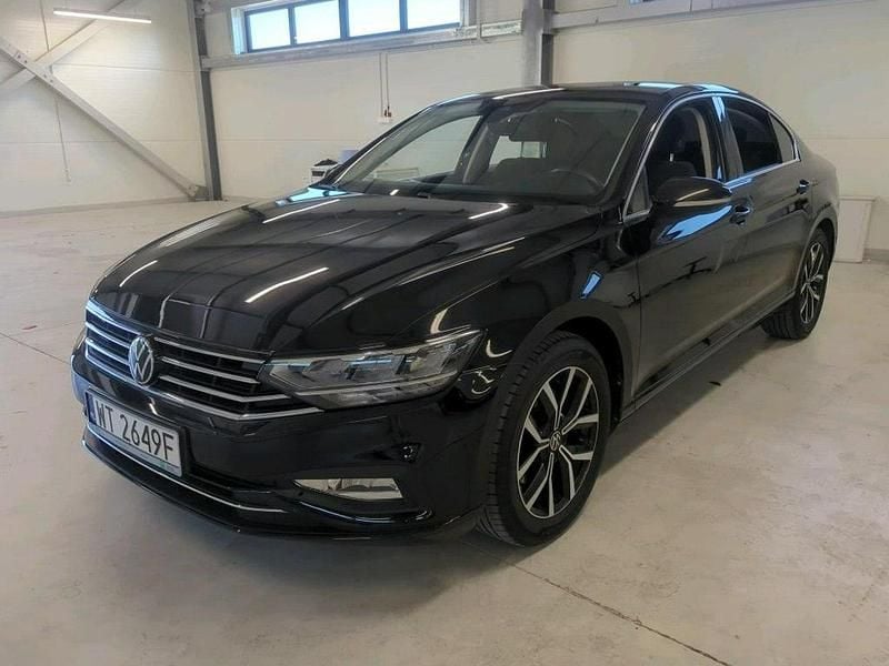 Czarny (metalik) Używany 2022 VW Passat Sedan/Limuzyna | 89 900 zł (Dość drogi) - Obraz 1/4