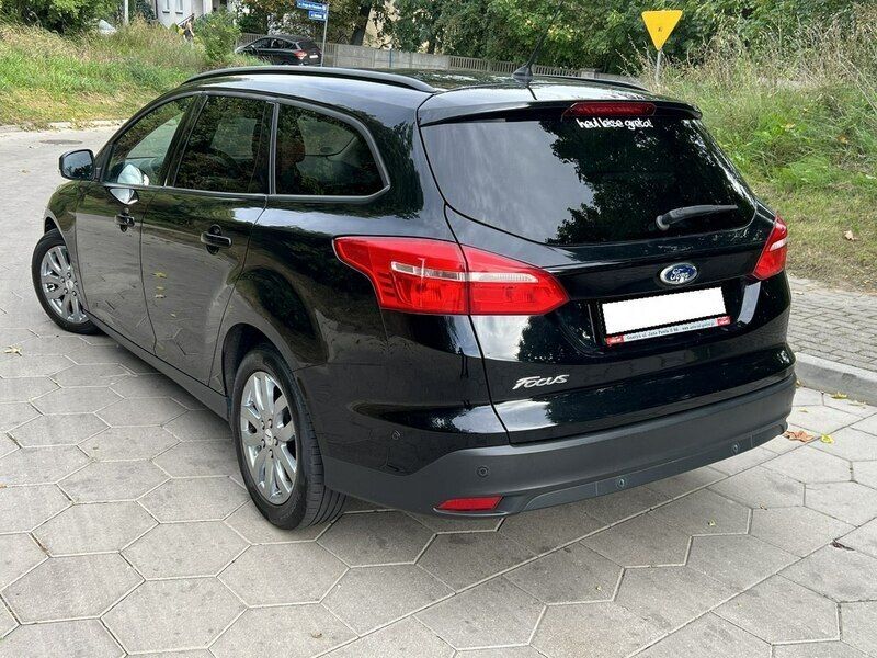 Używany Ford Focus 120 KM (88 kW) 2016 Czarny (metalik) Sedan/Limuzyna