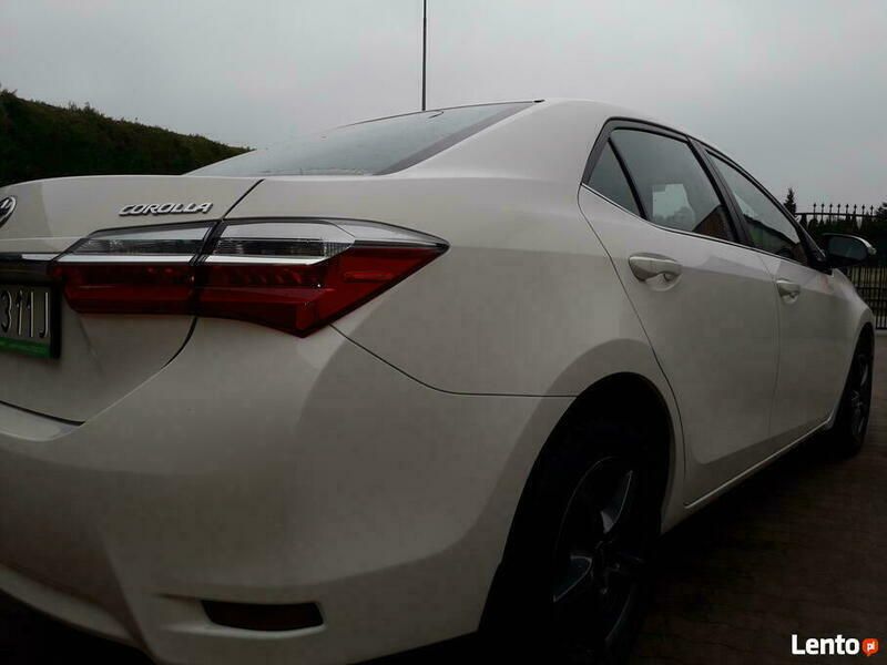 Używany Toyota Corolla 90 KM (66 kW) 2017 Biały Sedan/Limuzyna