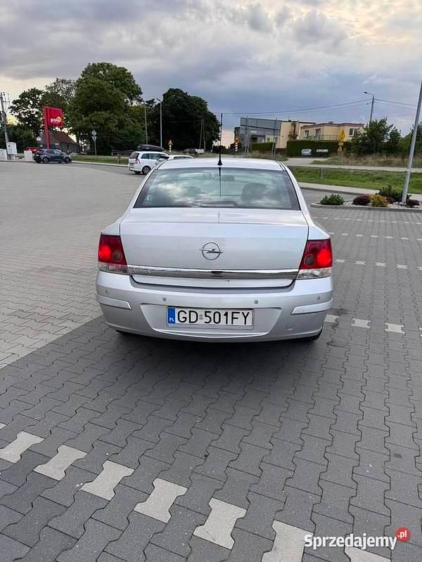 Używany Opel Astra 2009 Szary Sedan/Limuzyna