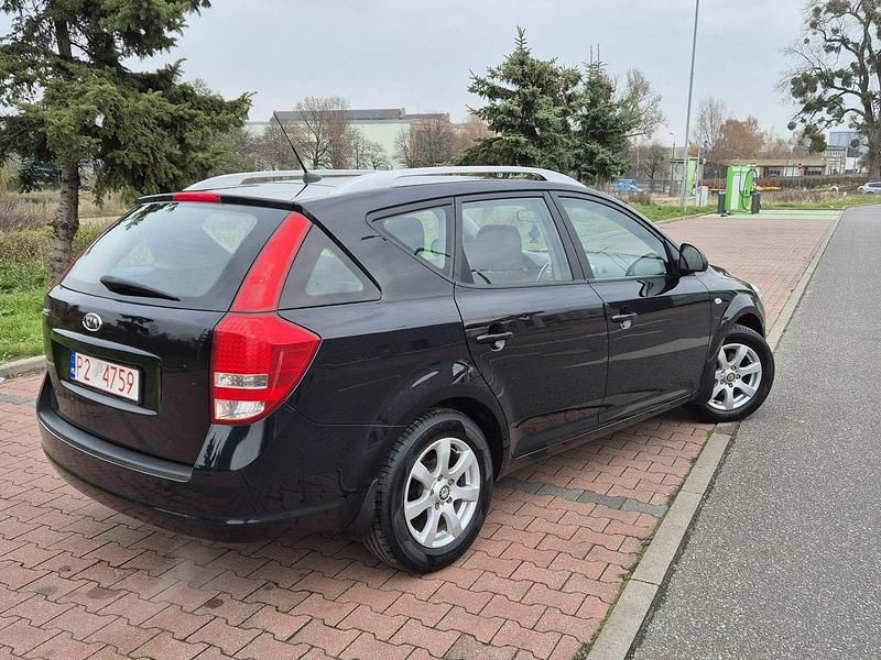 Używany Kia Ceed 126 KM (92 kW) 2010 Czarny Hatchback