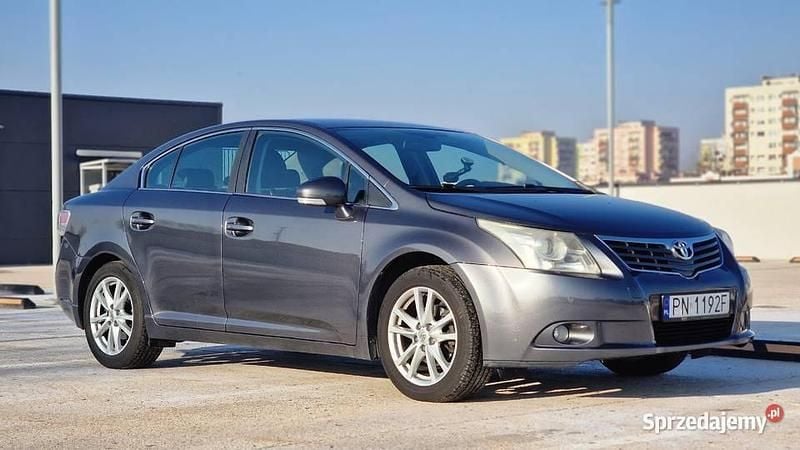 Używany Toyota Avensis 147 KM (108 kW) 2011 Szary Sedan/Limuzyna