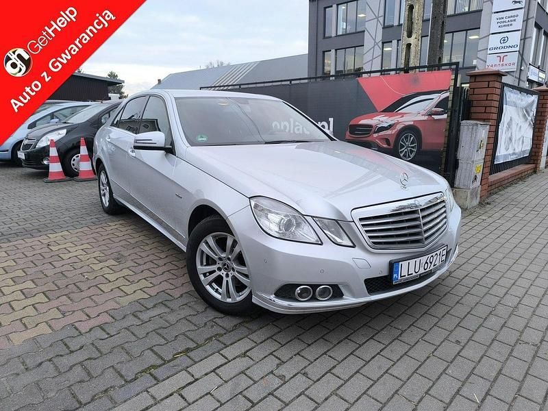 Srebrny Używany 2010 Mercedes E220 Elegance Sedan/Limuzyna | 35 900 zł - Obraz 1/4