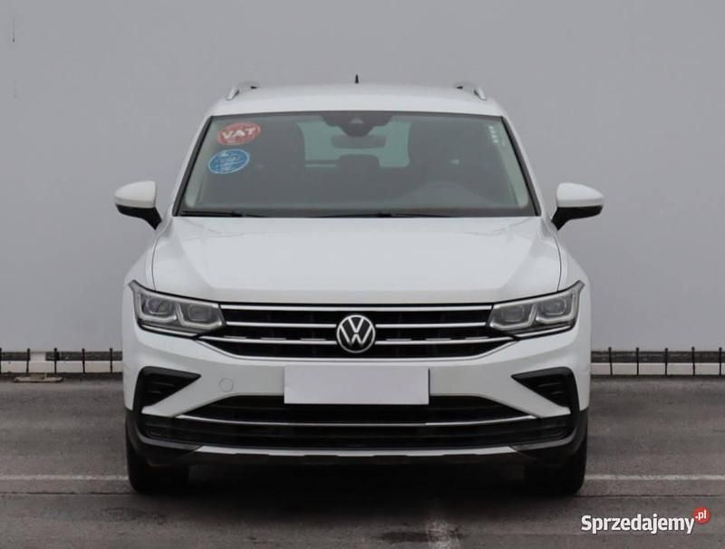 Biały Używany 2021 VW Tiguan SUV | 104 999 zł (Dość drogi) - Obraz 1/4