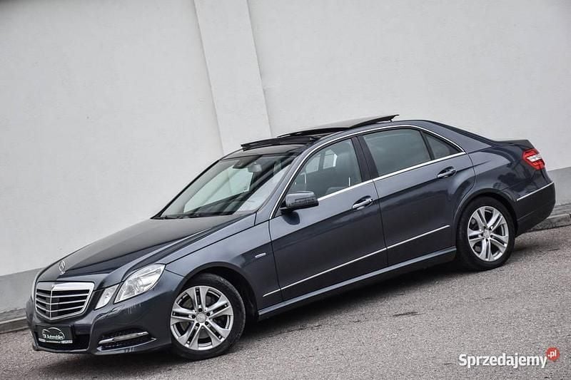 Używany Mercedes E350 Avantgarde 231 KM (169 kW) 2010 Granatowy Sedan/Limuzyna
