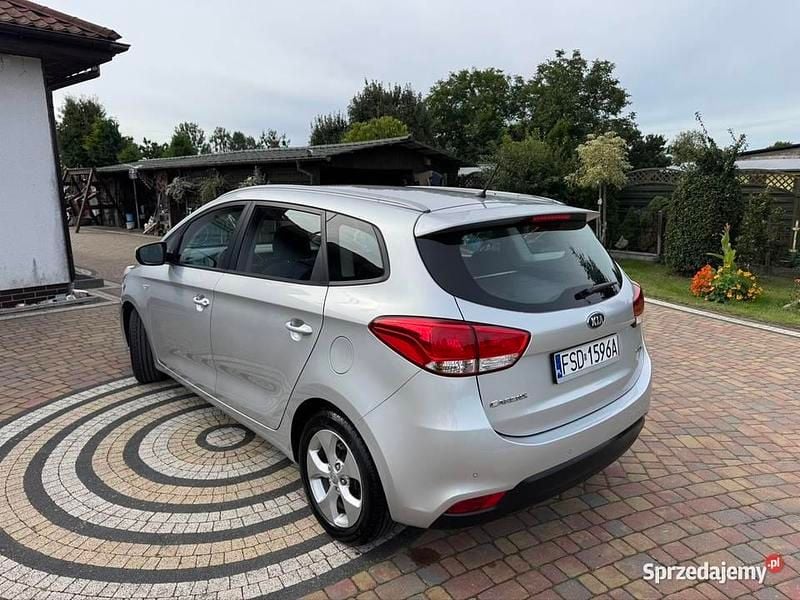 Srebrny Używany 2013 Kia Carens Minivan | 24 900 zł (Uczciwa cena) - Obraz 1/4