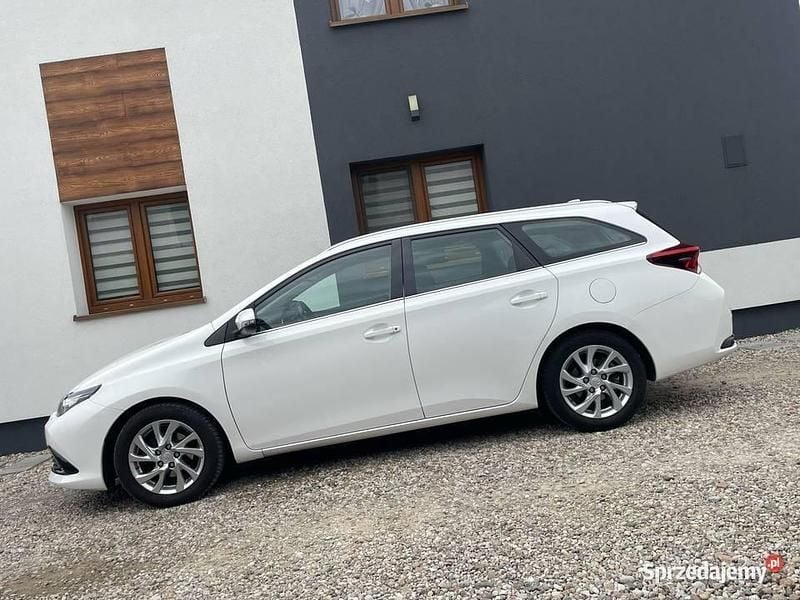 Używany 2015 Toyota Auris | 37 900 zł (Uczciwa cena) - Obraz 1/4