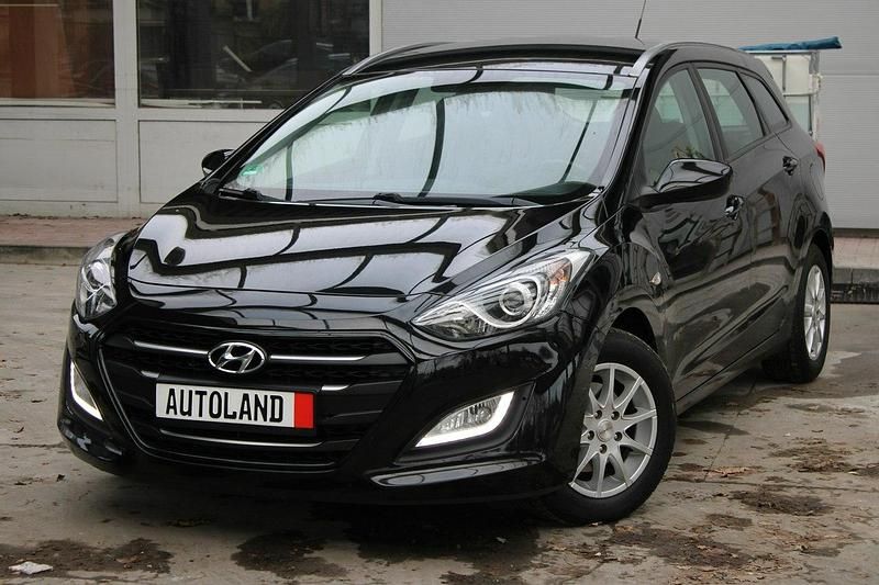 Czarny Używany 2016 Hyundai i30 Kombi | 36 999 zł - Obraz 1/4