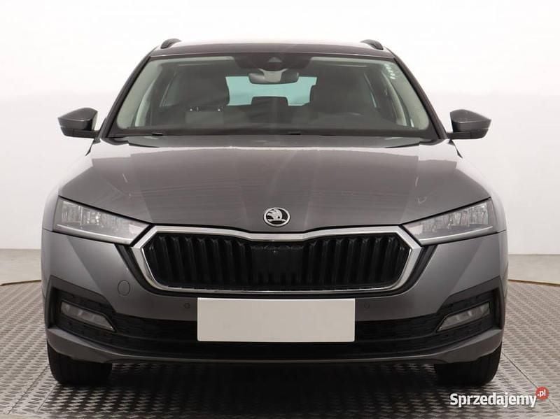 Szary Używany 2022 Skoda Octavia Kombi | 71 999 zł (Uczciwa cena) - Obraz 1/4