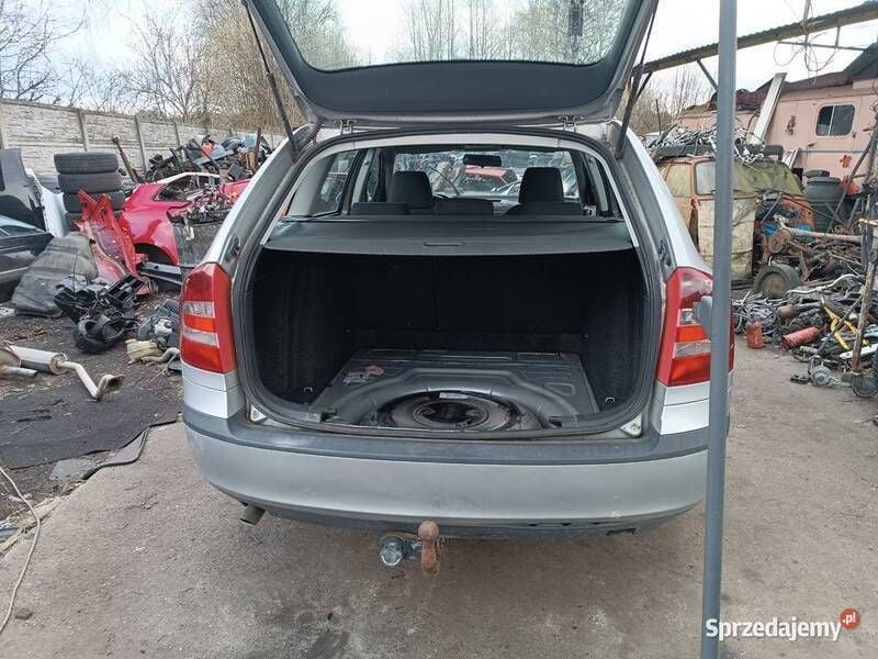 Używany Skoda Octavia 102 KM (75 kW) 2010 Srebrny Kombi