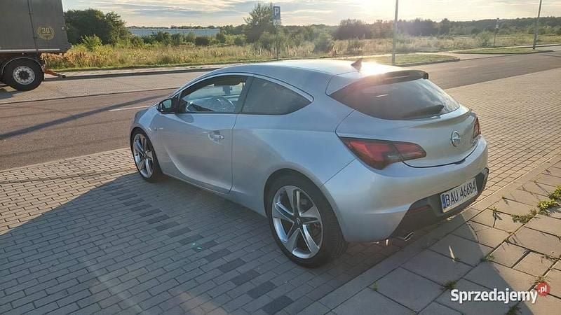 Srebrny Używany 2011 Opel Astra GTC Hatchback | 30 000 zł (Dość drogi) - Obraz 1/4