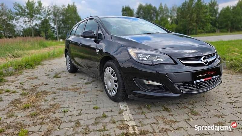 Czarny Używany 2013 Opel Astra Kombi | 24 500 zł (Dobra cena) - Obraz 1/4