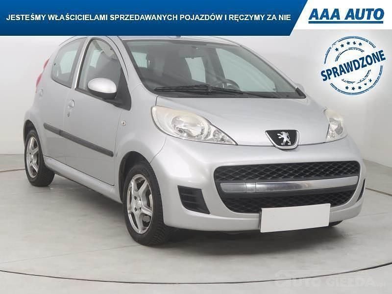 Używany Peugeot 107 68 KM (50 kW) 2010 Srebrny Hatchback