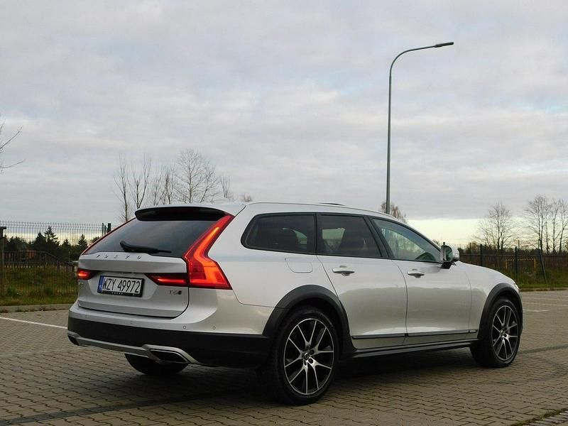 Używany Volvo V90 320 KM (235 kW) 2017 Czarny (metalik) Kombi