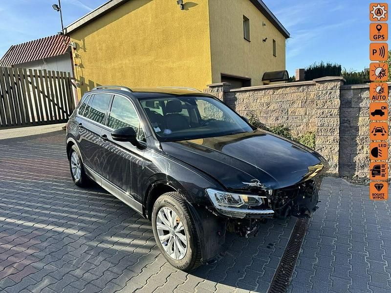 Czarny (metalik) Używany 2019 VW Tiguan SUV | 49 500 zł - Obraz 1/4