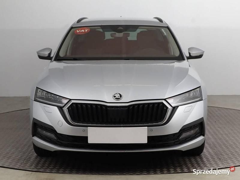 Srebrny Używany 2021 Skoda Octavia Kombi | 67 999 zł (Uczciwa cena) - Obraz 1/4