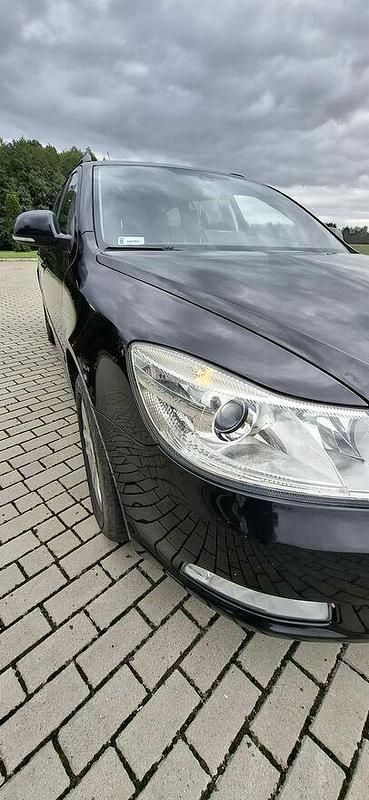 Czarny Używany 2010 Skoda Octavia Kombi | 15 500 zł (Dość drogi) - Obraz 1/4