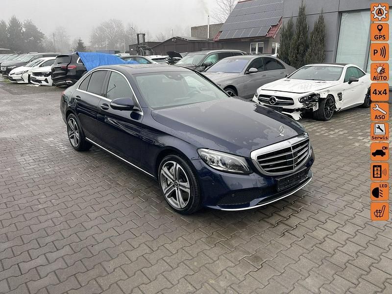 Niebieski ciemny (metalik) Używany 2020 Mercedes C300 Sedan/Limuzyna | 66 900 zł - Obraz 1/4