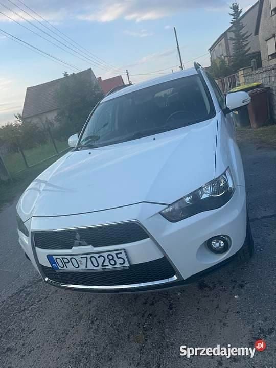 Biały Używany 2011 Mitsubishi Outlander Intense+ SUV | 27 900 zł (Uczciwa cena) - Obraz 1/4